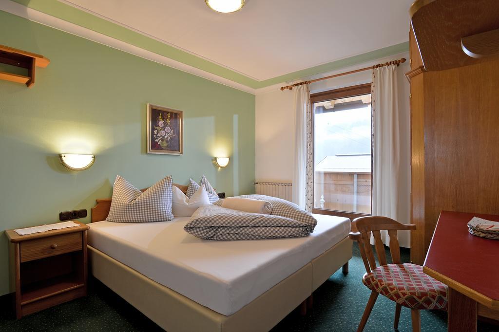 Landhaus Kumbichl Mayrhofen Szoba fotó